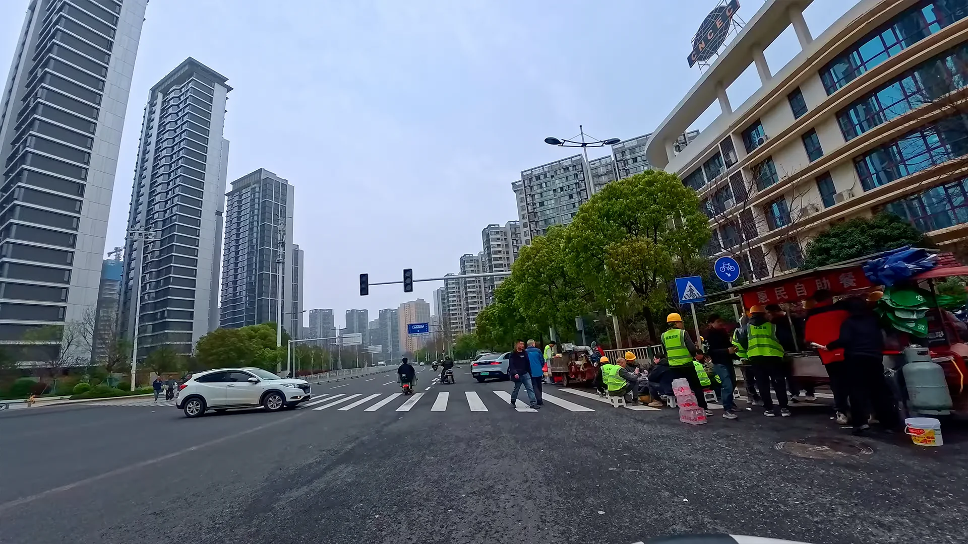 Everyday life along an urban intersection
